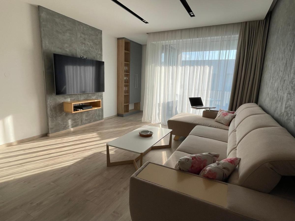 Greenbay Apartment With Free Parking Тренчин Екстер'єр фото