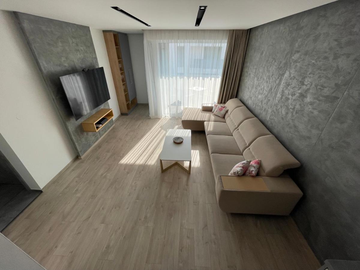Greenbay Apartment With Free Parking Тренчин Екстер'єр фото