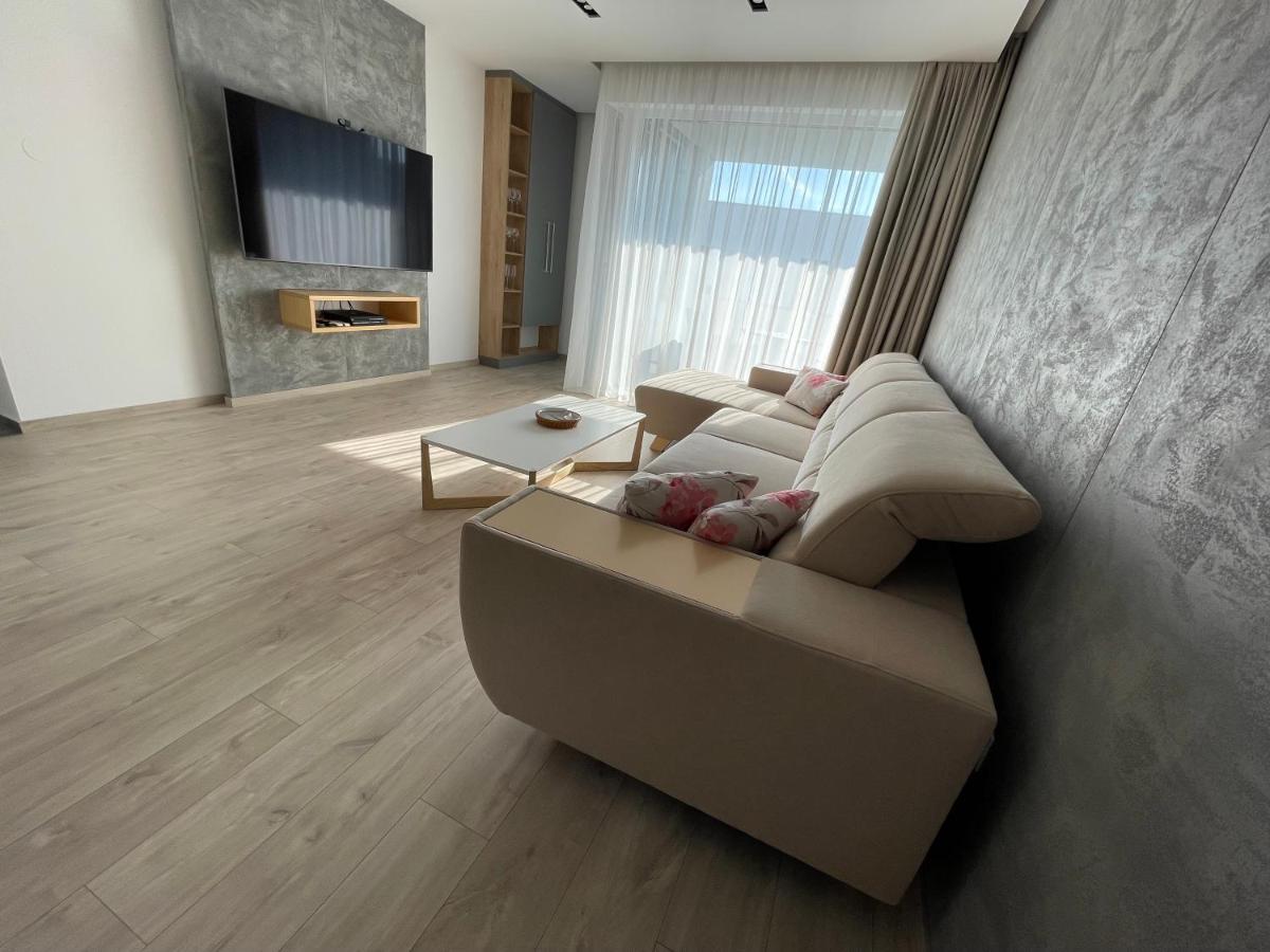 Greenbay Apartment With Free Parking Тренчин Екстер'єр фото