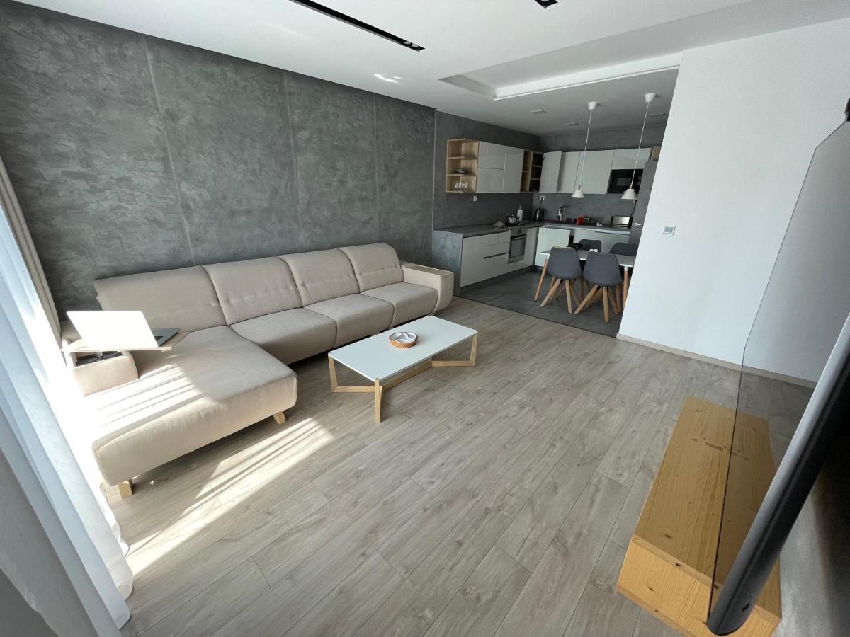 Greenbay Apartment With Free Parking Тренчин Екстер'єр фото