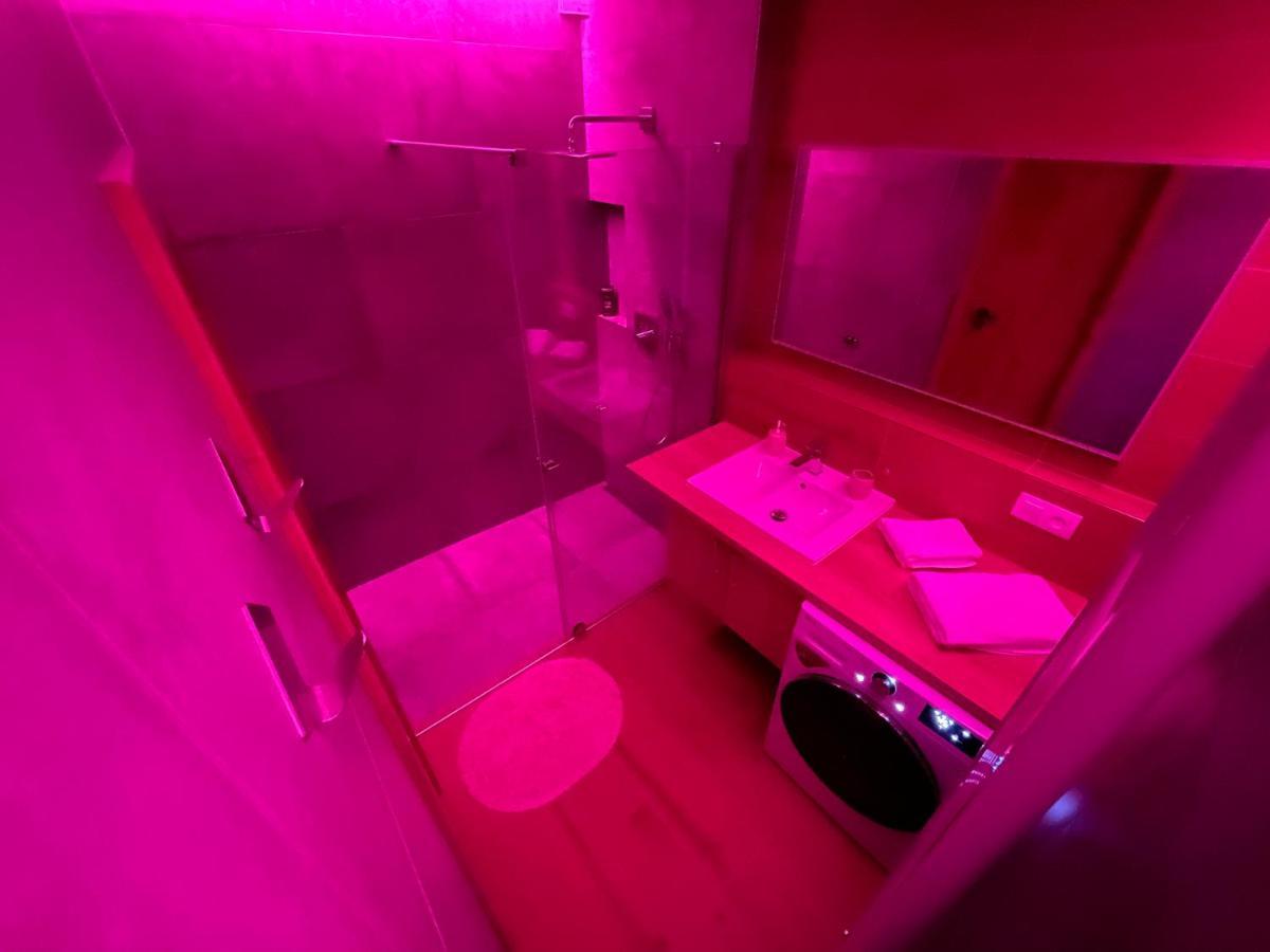 Greenbay Apartment With Free Parking Тренчин Екстер'єр фото