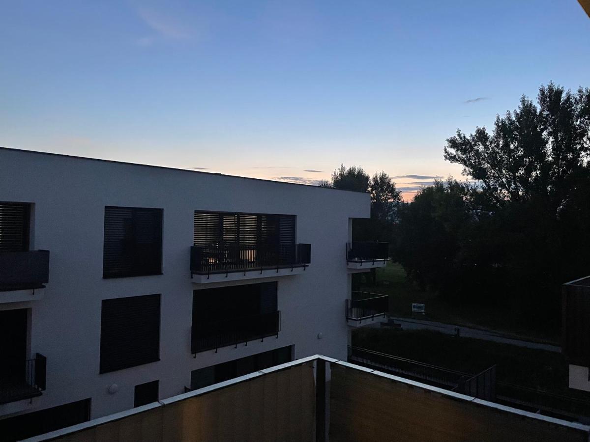 Greenbay Apartment With Free Parking Тренчин Екстер'єр фото