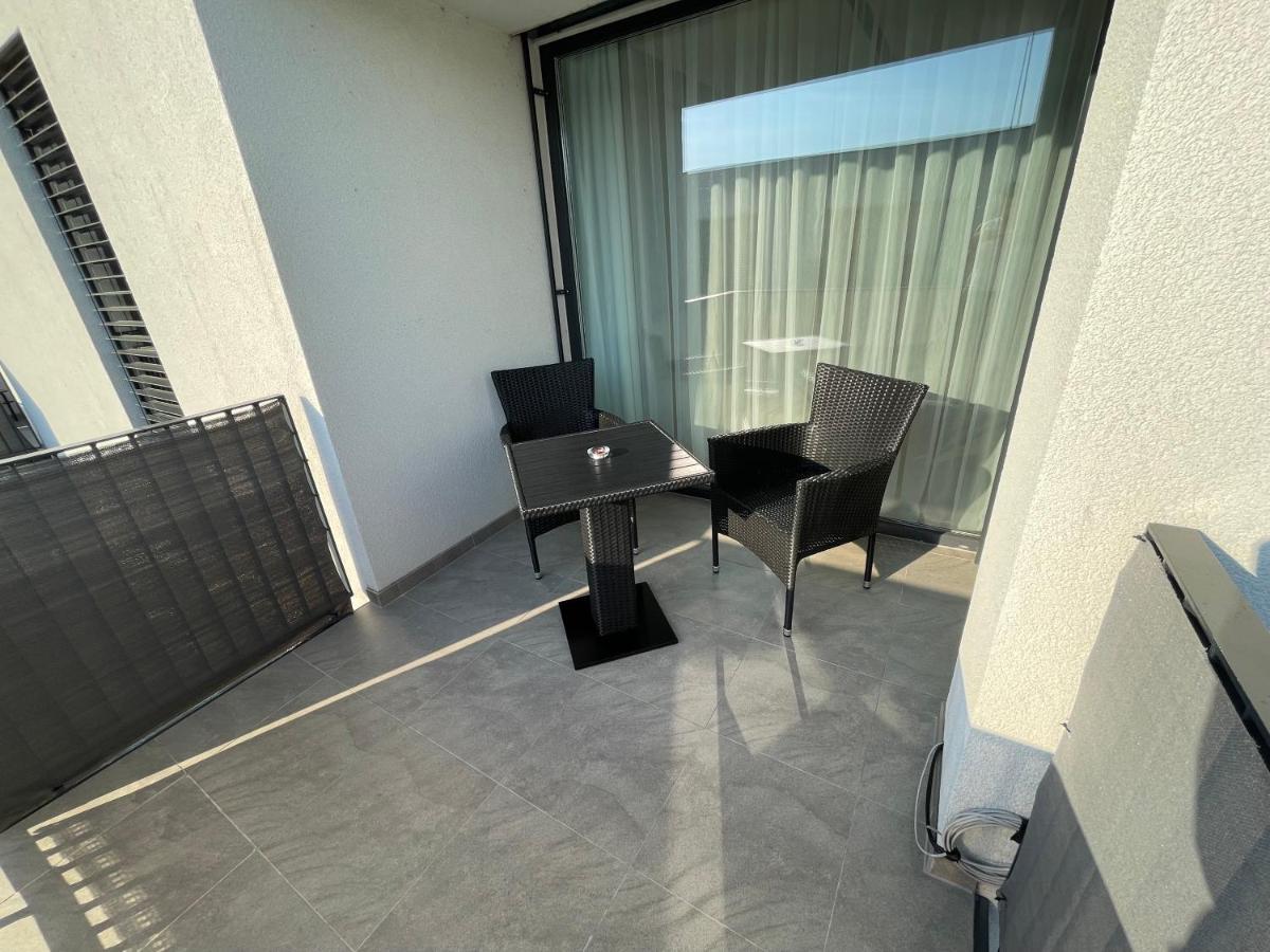 Greenbay Apartment With Free Parking Тренчин Екстер'єр фото
