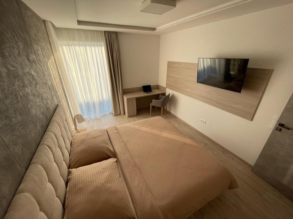 Greenbay Apartment With Free Parking Тренчин Екстер'єр фото