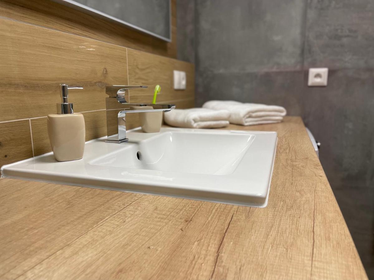 Greenbay Apartment With Free Parking Тренчин Екстер'єр фото