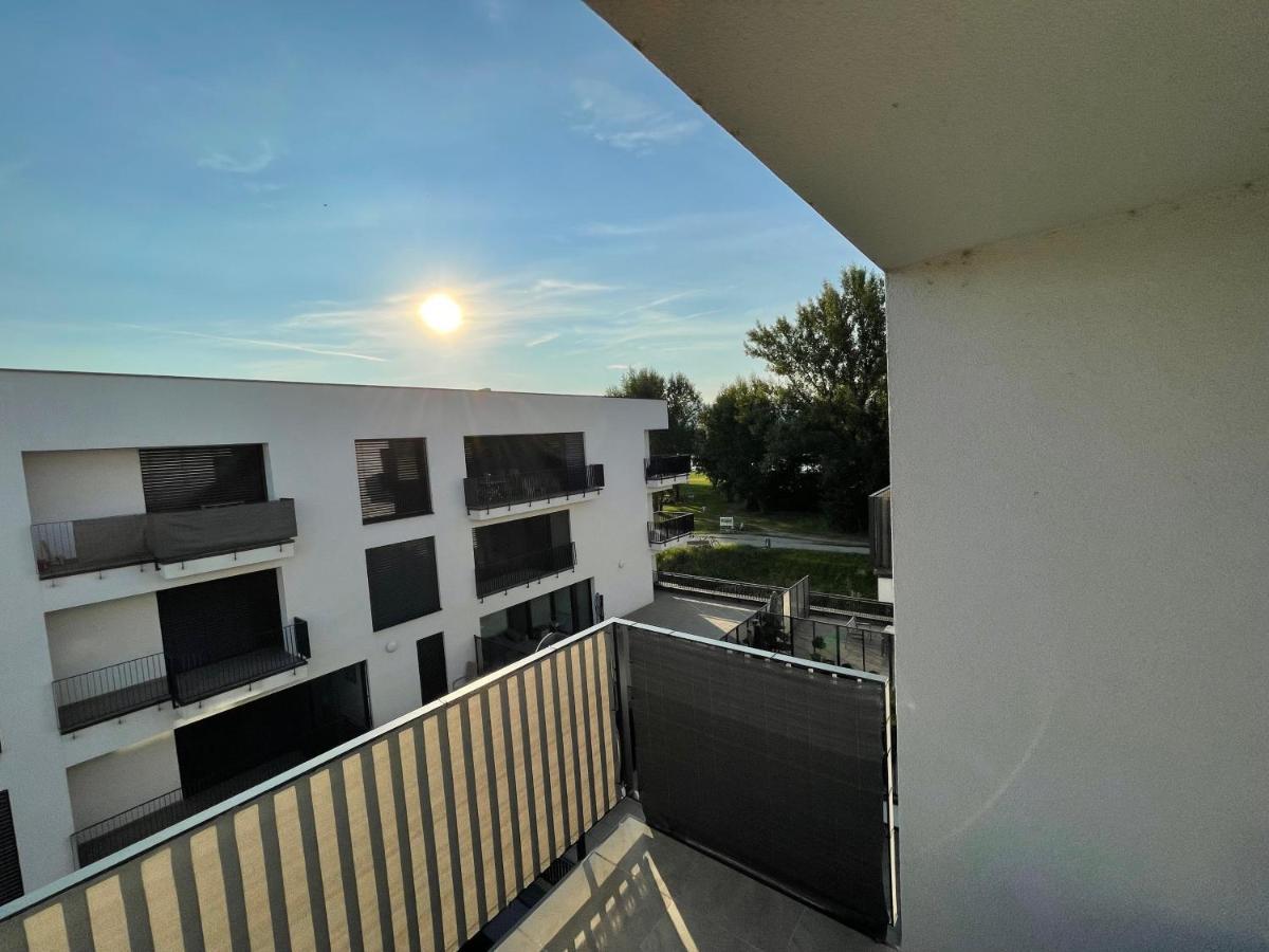 Greenbay Apartment With Free Parking Тренчин Екстер'єр фото