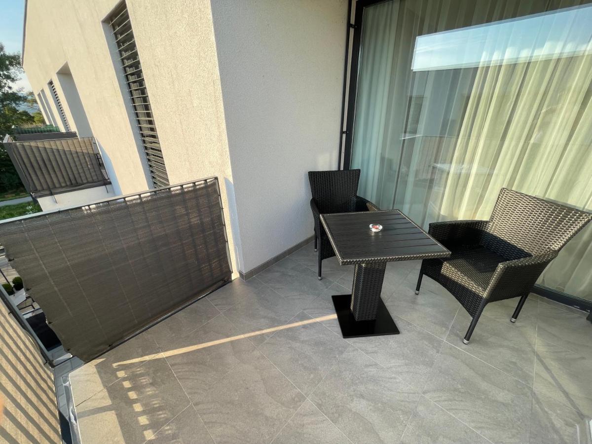 Greenbay Apartment With Free Parking Тренчин Екстер'єр фото