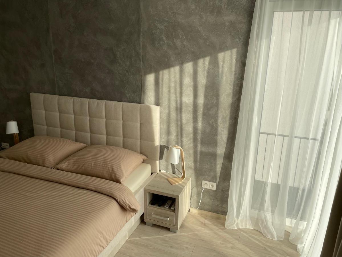 Greenbay Apartment With Free Parking Тренчин Екстер'єр фото