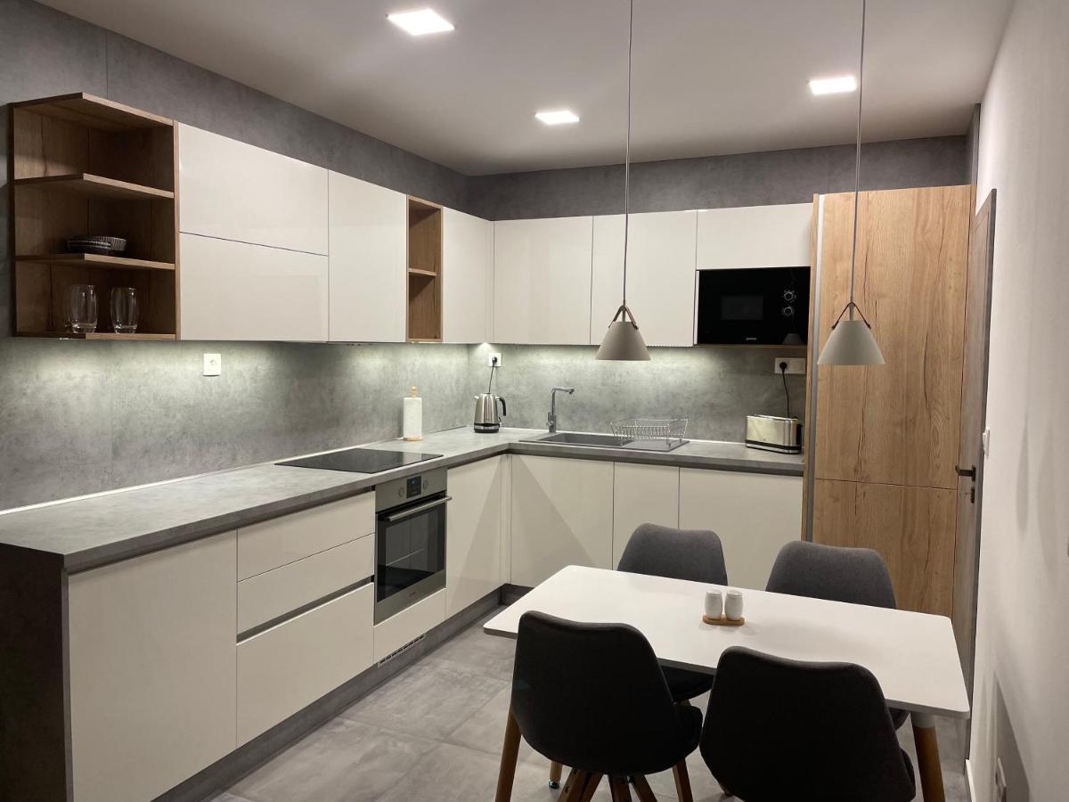 Greenbay Apartment With Free Parking Тренчин Екстер'єр фото