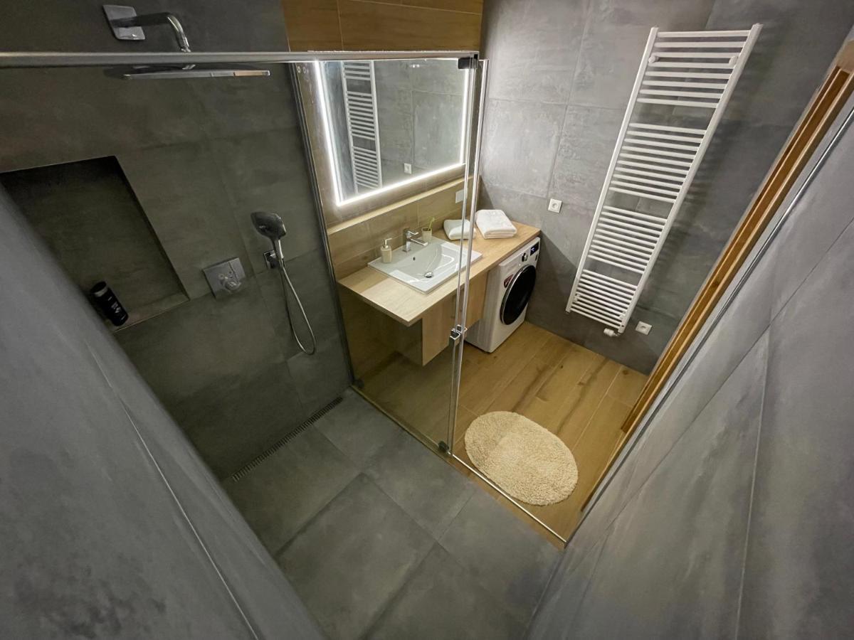 Greenbay Apartment With Free Parking Тренчин Екстер'єр фото