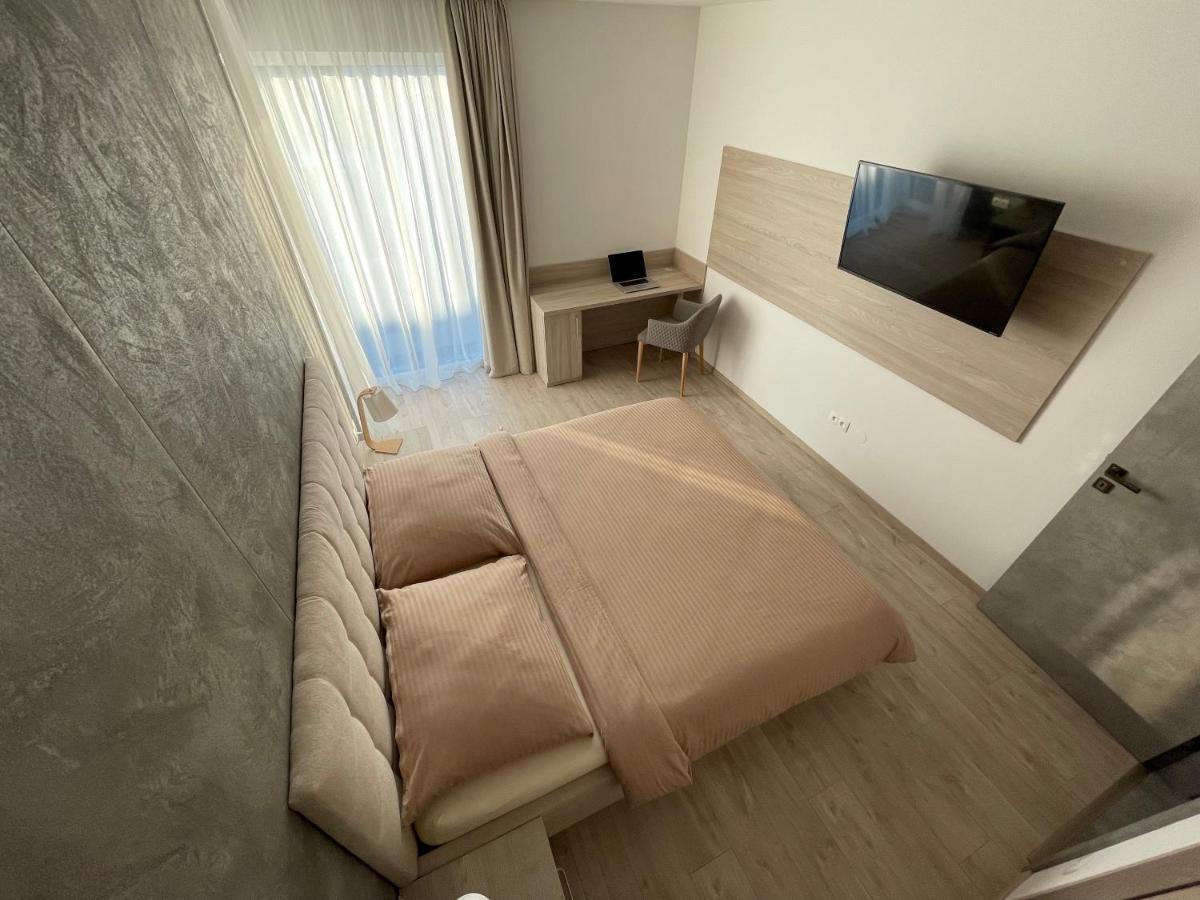 Greenbay Apartment With Free Parking Тренчин Екстер'єр фото