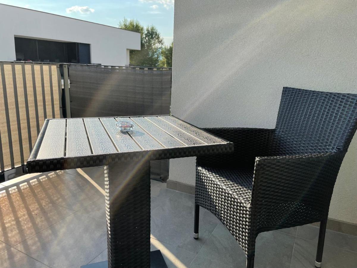 Greenbay Apartment With Free Parking Тренчин Екстер'єр фото