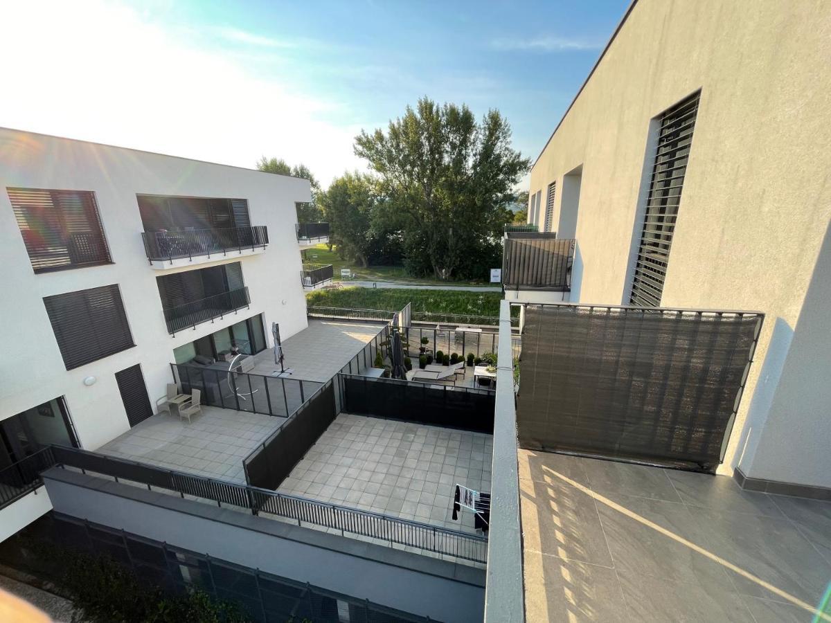 Greenbay Apartment With Free Parking Тренчин Екстер'єр фото