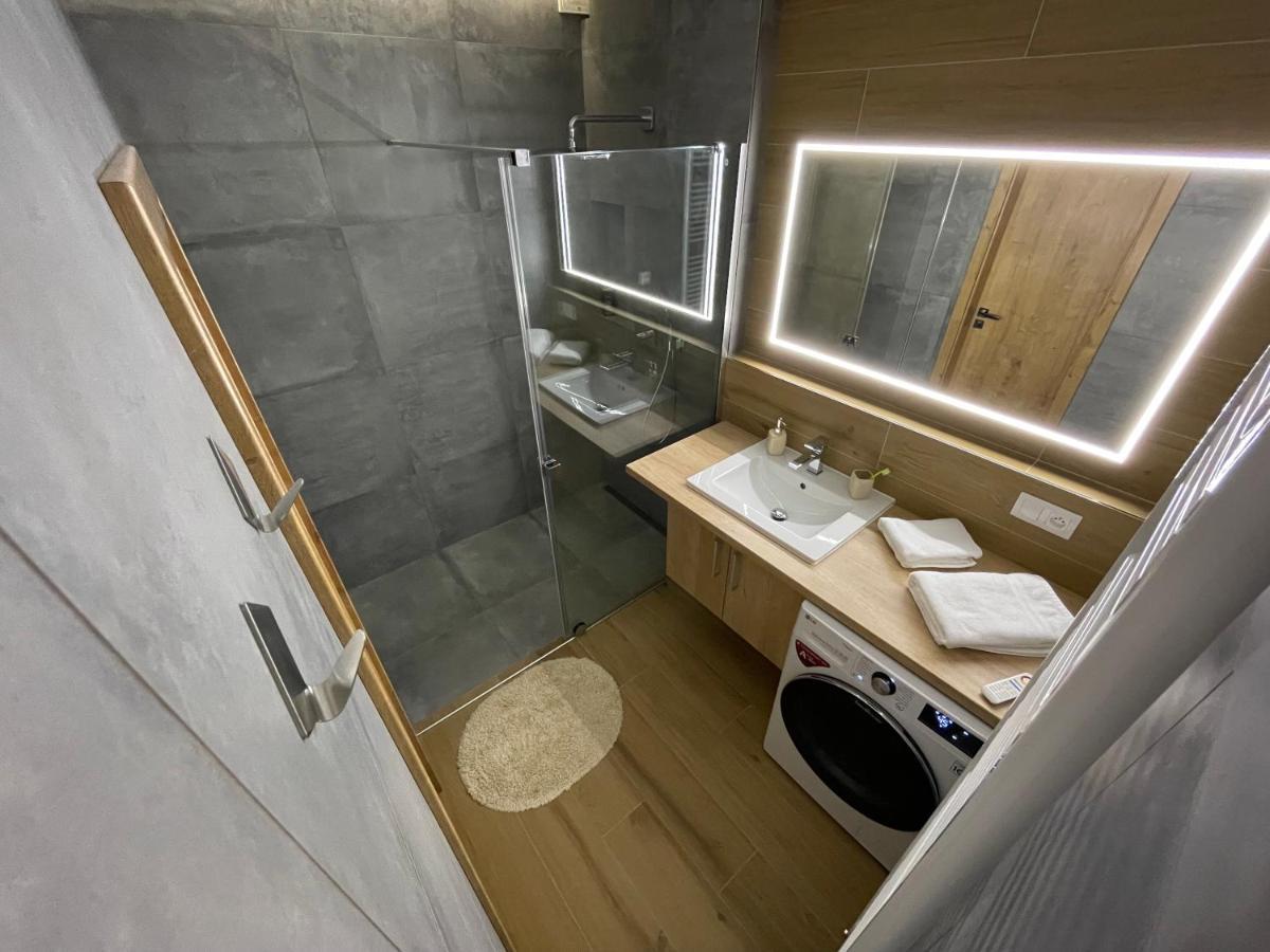 Greenbay Apartment With Free Parking Тренчин Екстер'єр фото
