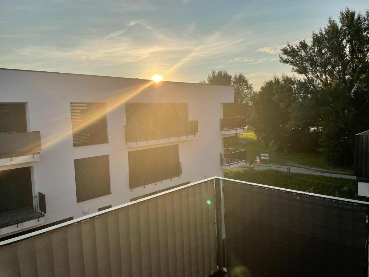 Greenbay Apartment With Free Parking Тренчин Екстер'єр фото